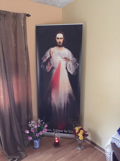A one of a kind 7 foot  Traveling Divine Mercy Image with banner stand (Free Shipping)